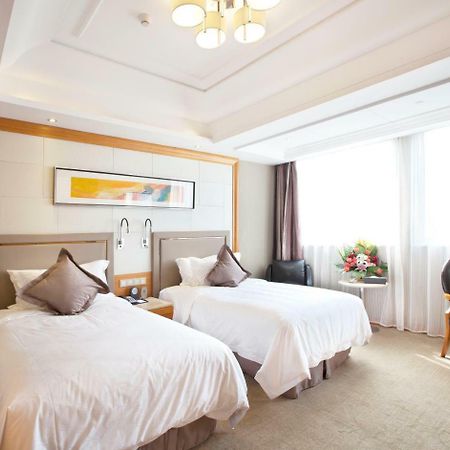 Friend Hotel Shanghai Room photo
