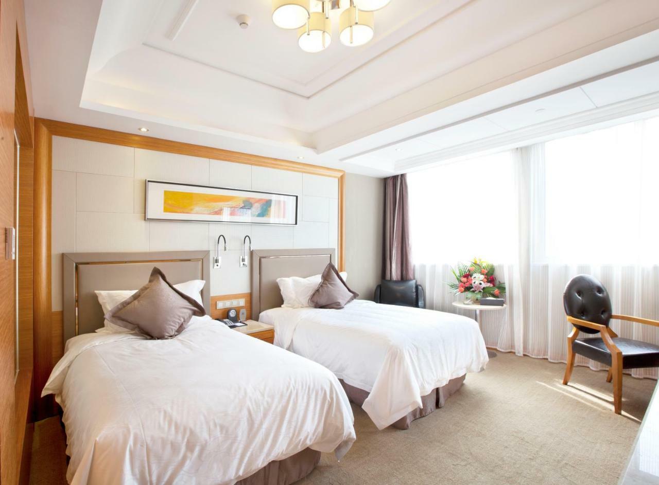 Friend Hotel Shanghai Room photo